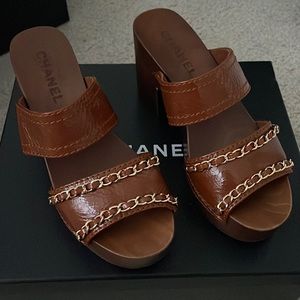 NWT/BOX CHANEL PLATFORM CHAIN BLOCK SLIDES LEATHER BROWN SIZE 37 / 7